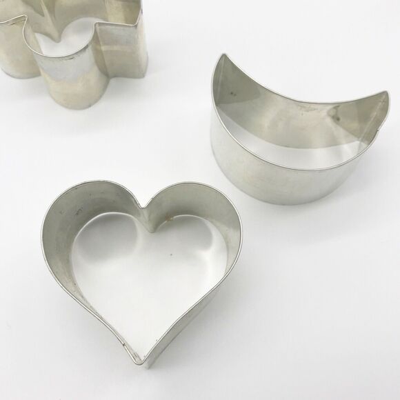 Vintage Cookie Cutters Mid Century Metal MCM 6 Piece Set Star Moon Heart Etc - Picture 4 of 12